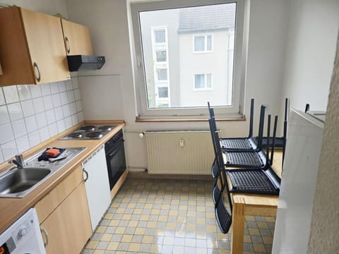 Kitchen or kitchenette, Dining area, oven, stove