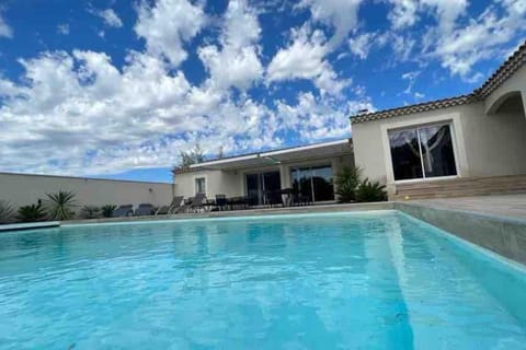 Pool view, Swimming pool, sunbed