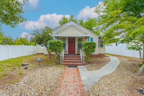 ﻿Charming Centrally Located Ocean View w Huge Private Yard, Patio, Firepit, & BBQ Casa in Myrtle Beach