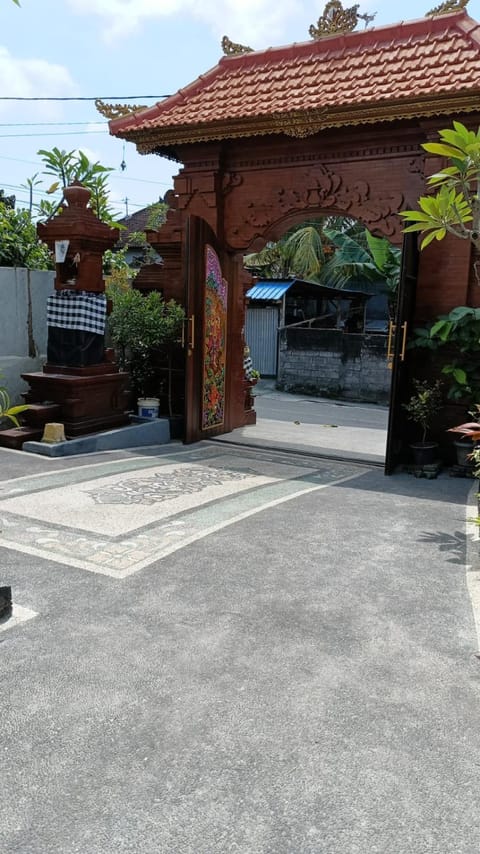 Risal Guest House Bed and Breakfast in Kediri