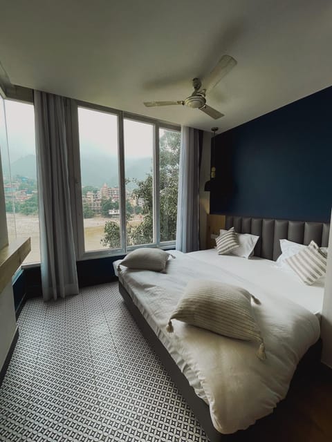 Bed, Natural landscape, Photo of the whole room, Bedroom, towels