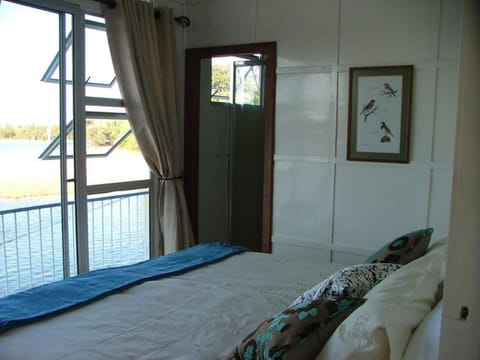 Houseboat with aircon and splash pool - 2128 Condo in Zimbabwe
