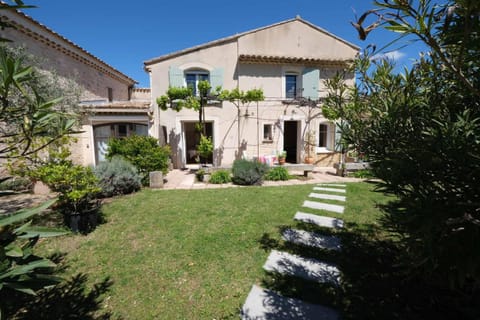 mas attached to another building with private pool 4 people in carpentras, at the foot of the ventoux in provence. House in Carpentras