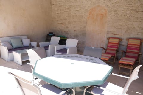 mas attached to another building with private pool 4 people in carpentras, at the foot of the ventoux in provence. House in Carpentras