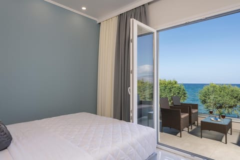 Bed, Day, Natural landscape, View (from property/room), Balcony/Terrace, Photo of the whole room, Seating area, Bedroom, Sea view