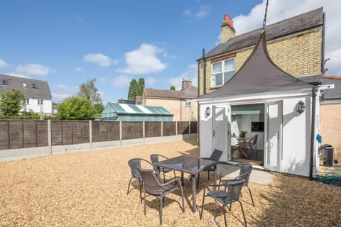 Central 4 Bed Home With Parking House in Cambridge