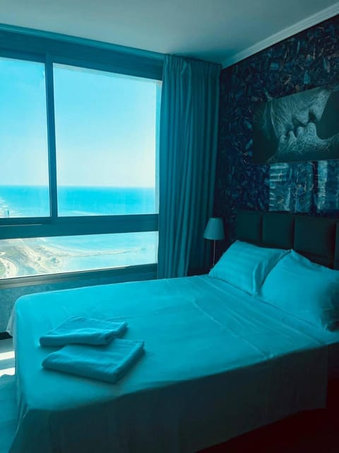 Bed, Photo of the whole room, Sea view