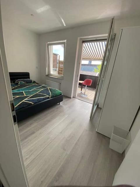 Schöne 2 Zimmer Appartment mit Bad und Küche Condo in Mönchengladbach