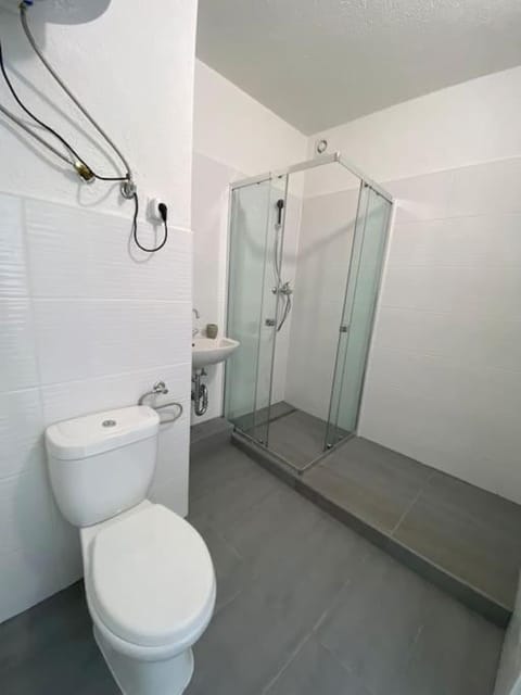 Schöne 2 Zimmer Appartment mit Bad und Küche Condo in Mönchengladbach