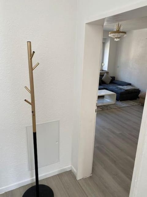 Schöne 2 Zimmer Appartment mit Bad und Küche Condo in Mönchengladbach