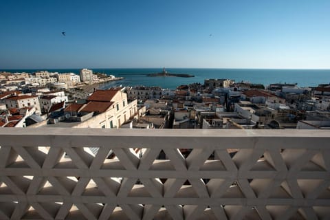 Balcony/Terrace, City view, Landmark view, Breakfast