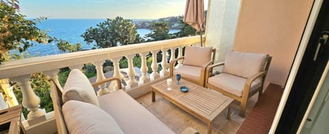 View (from property/room), Balcony/Terrace, Seating area, Sea view