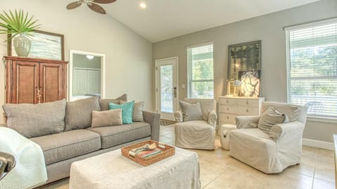 Flip Flop Cottage - Great rates and dog friendly with additional pet fee House in Seagrove Beach