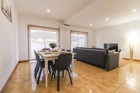 TV and multimedia, Living room, Dining area