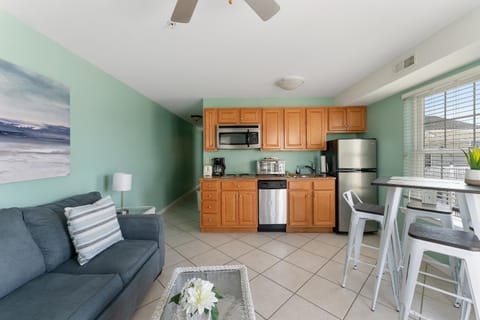 Nw Condo W Private Balcony, Ocean Views & Pool Maison in North Wildwood