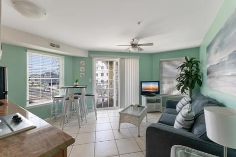 Nw Condo W Private Balcony, Ocean Views & Pool Maison in North Wildwood