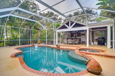 Palm Harbor Home with Private Pool, 4 Mi to Beach House in Palm Harbor