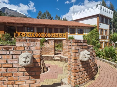 Property building, Nearby landmark, Balcony/Terrace