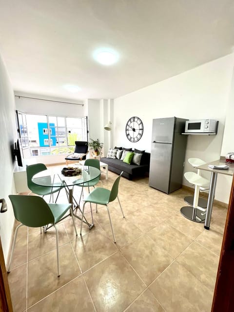 Kitchen or kitchenette, Seating area, Dining area