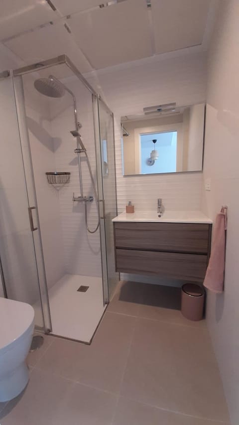 Shower, Toilet, Bathroom