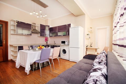 Kitchen or kitchenette, Living room, Seating area, Dining area, dishwasher, minibar, pet friendly, stove