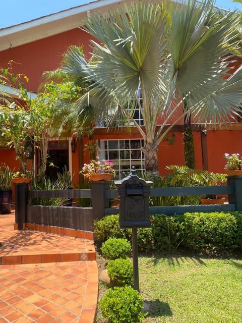Casa das Palmeiras Casa in Caraguatatuba