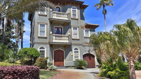Monaco - Easy beach access dogs welcome gated community large pool House in Miramar Beach