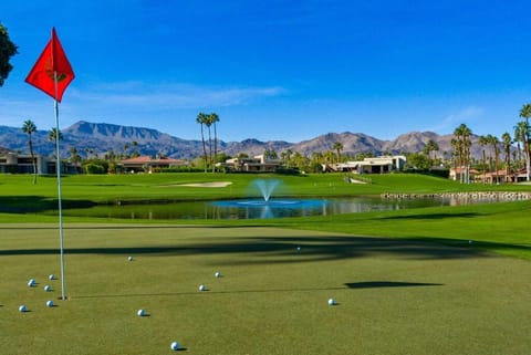 Beautiful remodeled Golf & Tennis 55+ (5-6 Months stay (Oct-Apr)) Maison in Rancho Mirage