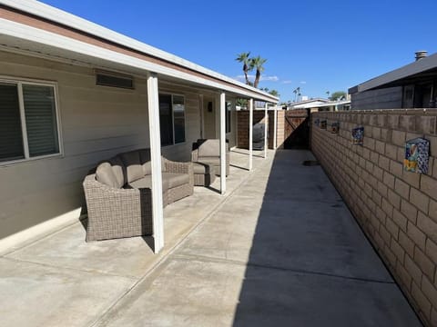 Beautiful remodeled Golf & Tennis 55+ (5-6 Months stay (Oct-Apr)) Casa in Rancho Mirage