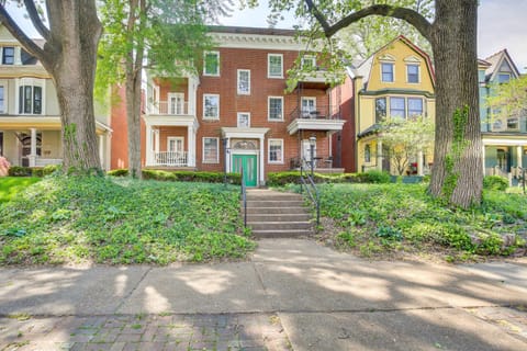 Central West End Condo Less Than 1 Mi to Forest Park! Condo in Saint Louis