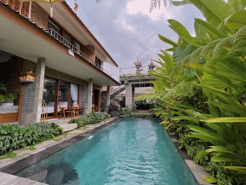 Griya tropical Bed and Breakfast in Sukawati