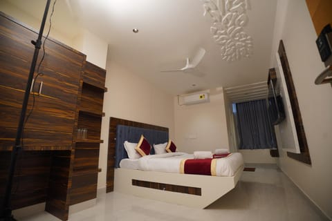 S V Royal Luxury Rooms Hotel in Guntur