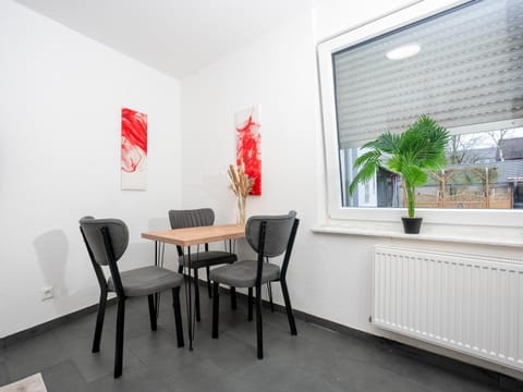 Serviceroom24 - Apartment 4 in Recklinghausen WLAN - Smart-TV - 24-7 Check-in und Küche Appartamento in Herne