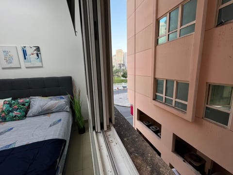Plush Bedroom in a Family Apartment Urlaubsunterkunft in Al Sharjah