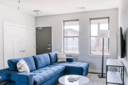 CozySuites Music Row Modern 1BR w/free parking! 32 Condo in Music Row