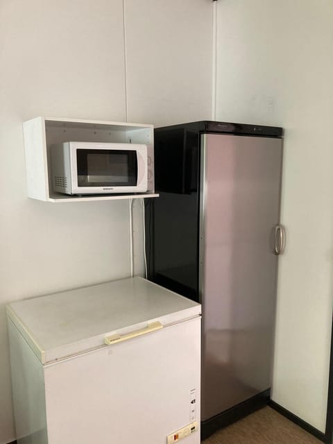 Kitchen or kitchenette, minibar