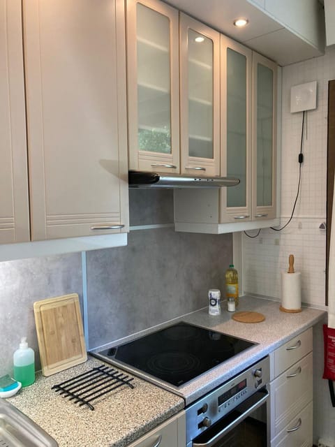 Kitchen or kitchenette, pet friendly, stove