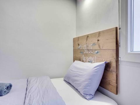 Casa Mandarina: 4 Bedrooms - 2 Terraces - Parking Casa in L'Hospitalet de Llobregat
