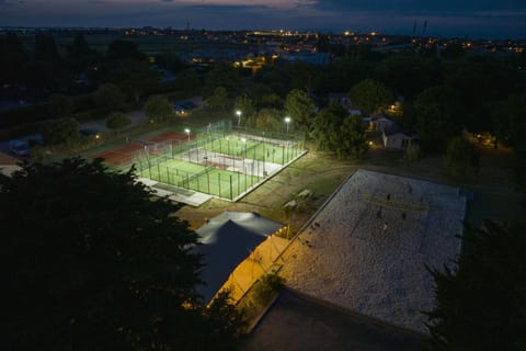 Night, Tennis court