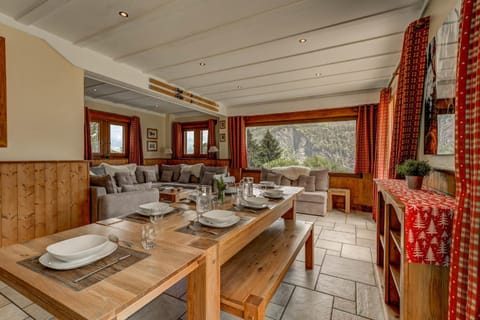 Maison Jaune, Alpes Travel, Ski in Ski Out, Sleeps 10 Chalet in Les Houches