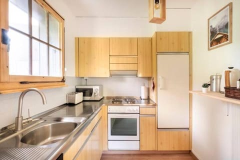 Kitchen or kitchenette, dishwasher, oven, pet friendly