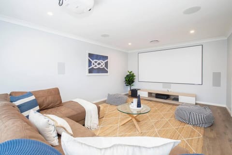 'Bridgehampton' A Luxury Beach House Dream Maison in Lake Macquarie