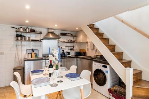 Beautiful little Townhouse situated in Brighton's Regency Conservation Area Apartment in Hove