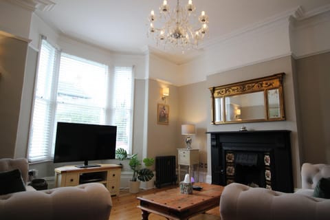 orwell villa elegant period 5 bed close to town sleeps 15 House in Cheltenham