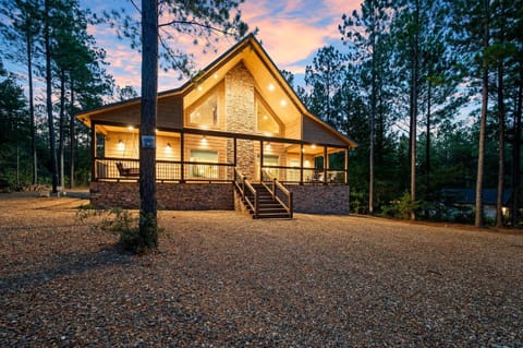 Peak A Boo Pines with Game Loft Hot Tub Fireplaces and More Haus in Broken Bow