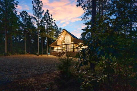 Peak A Boo Pines with Game Loft Hot Tub Fireplaces and More Casa in Broken Bow