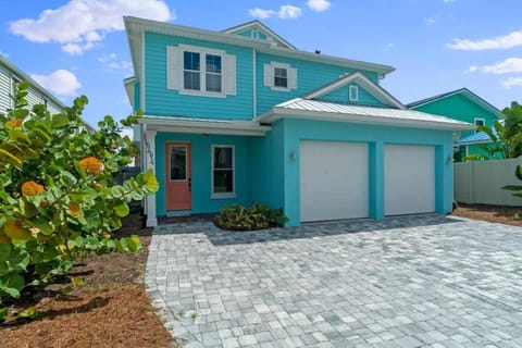 Just Beachy Spectacular oceanfront with heated pool Maison in Butler Beach