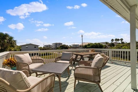 The Hideaway with Ocean Views Maison in Butler Beach