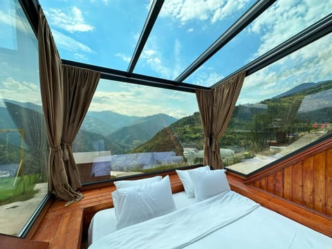 Bed, Day, Photo of the whole room, Bedroom, Mountain view