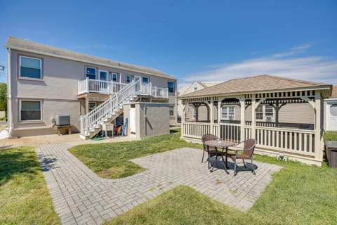 Wildwood Crest Getaway with Deck, Walk to Beach! Apartment in Wildwood Crest